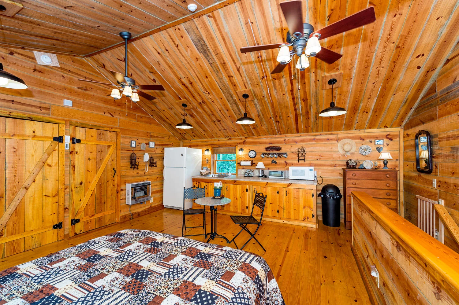 5445 Holbert Cove Rd Saluda NC-large-010-25-Bedroom-1500x999-72dpi.jpg