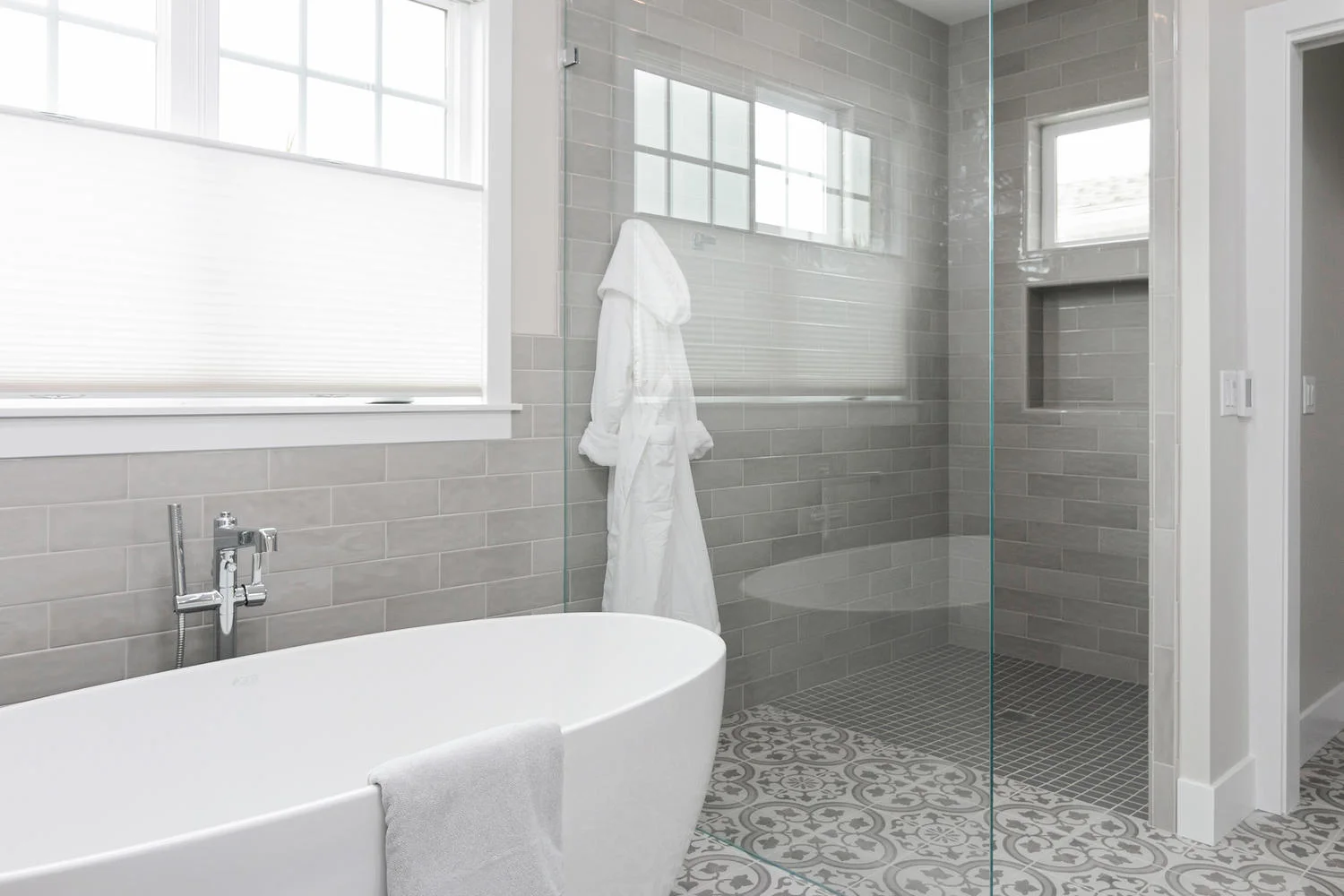 1054 Bangor Ln-021-011-Master Bath-MLS_Size.jpg