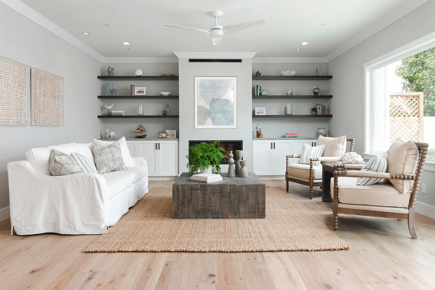 1054 Bangor Ln-007-022-Living Room-MLS_Size.jpg