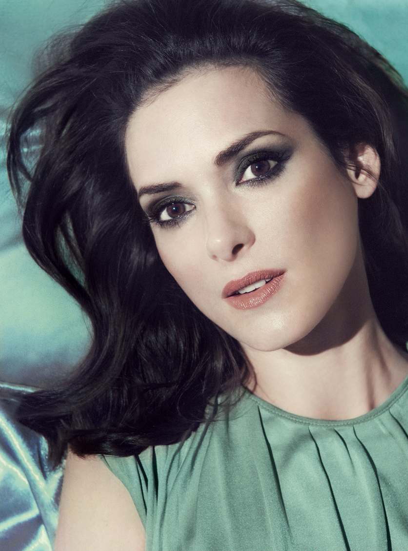 winona-ryder-by-by-sofia-sanchez-mauro-mongiello-harpers-bazaar-germany-august-2016-10.jpg