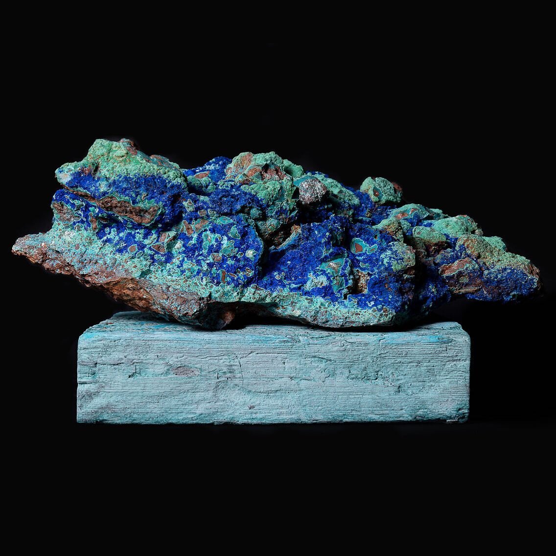 AZURITE 
with copper encrusted platform 
6&rdquo; x 12&rdquo; x 7.5&rdquo;
13 LBS

Excavated from the Copper Mountain Mining District, Morenci Arizona

https://www.bradleyduncan.com/blue-rock-green-wind/azurite-4