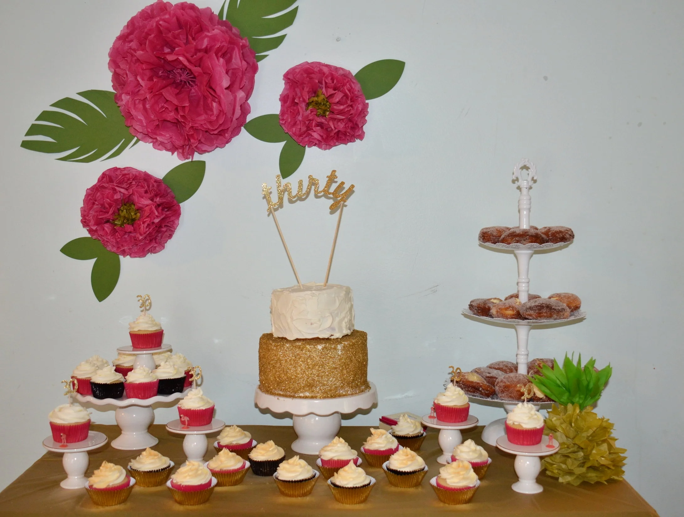 Yummy desserts! Cake, cupcakes, and bomboli, the most amazing Italian donut!