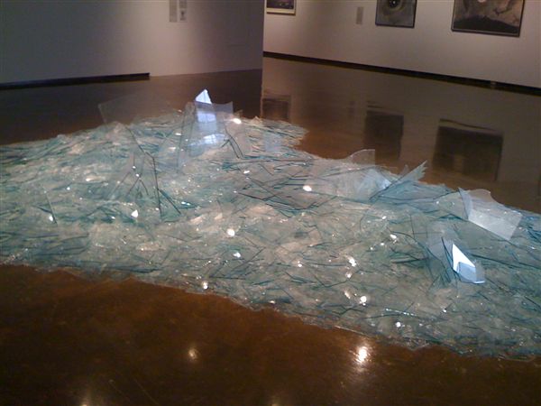Smithson, R. (1969) The Map of Broken Glass (Atlantis). Image source : http://www.artlinked.com/Object/3020/Robert-Smithsons-Map-of-Broken-Glass-Atlantis-1969