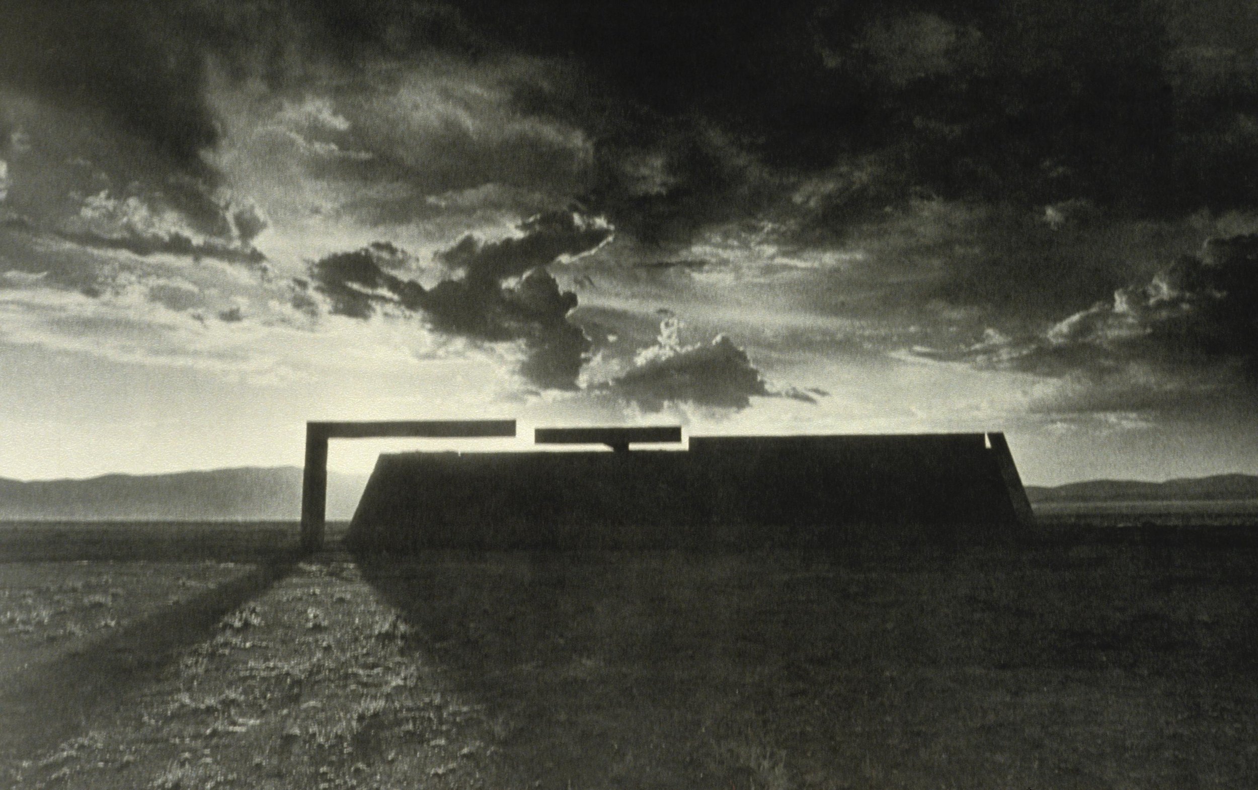 Heizer, M. (1972-76) Complex City. Image source: https://s3.amazonaws.com/classconnection/270/flashcards/4955270/jpg/0029_the_city-_complex_one-14CB63849E535B01399.jpg