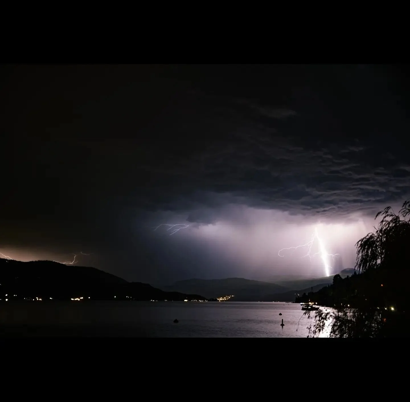 big sky zaps loud
&bull;
&bull;
&bull;
&bull;
#moodnation #visualsoflife #moodygrams #wildernessculture #visualsofearth #sonyalpha #globalcapture #visualambassadors #agameoftones #the_mirror_of_our_souls #sonyimages #canadiancreatives #natgeotravel #