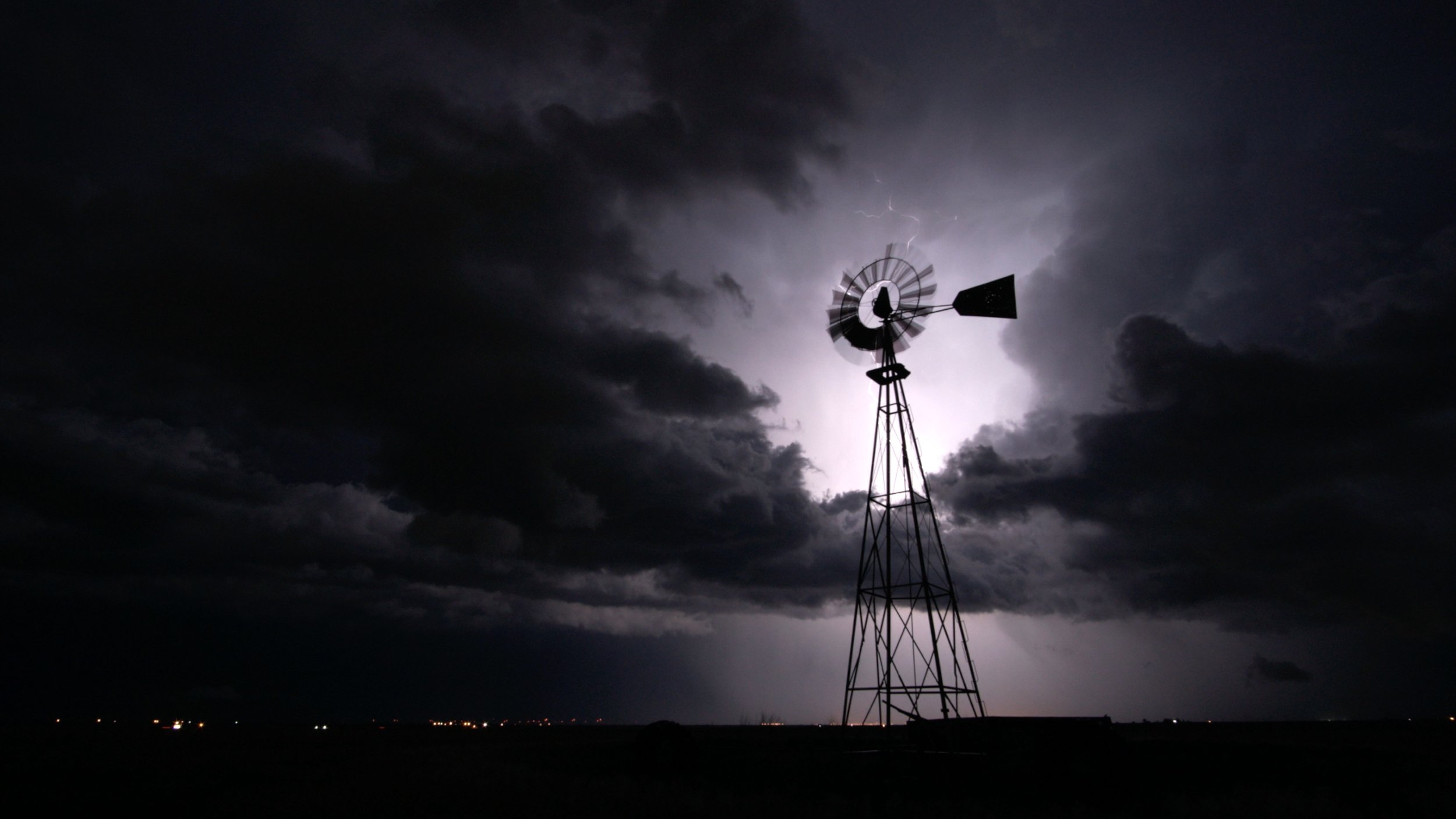 AMA lightning windmill copyright Martin Lisius.jpg