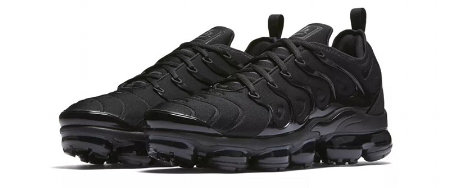 Nike-Air-VaporMax-Plus-Triple-Black-924453-004-03.png