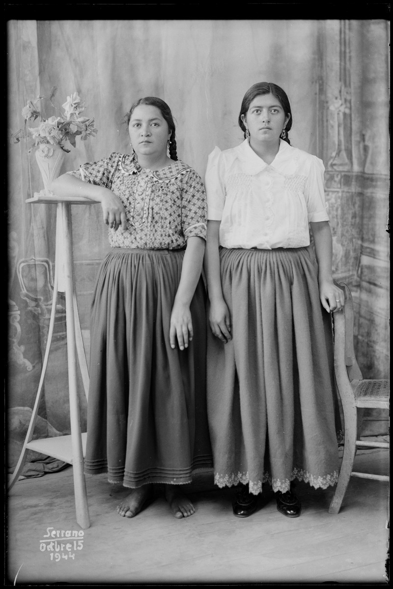 Hermanas No Identificadas - Manuel Jesús Serrano (1944)