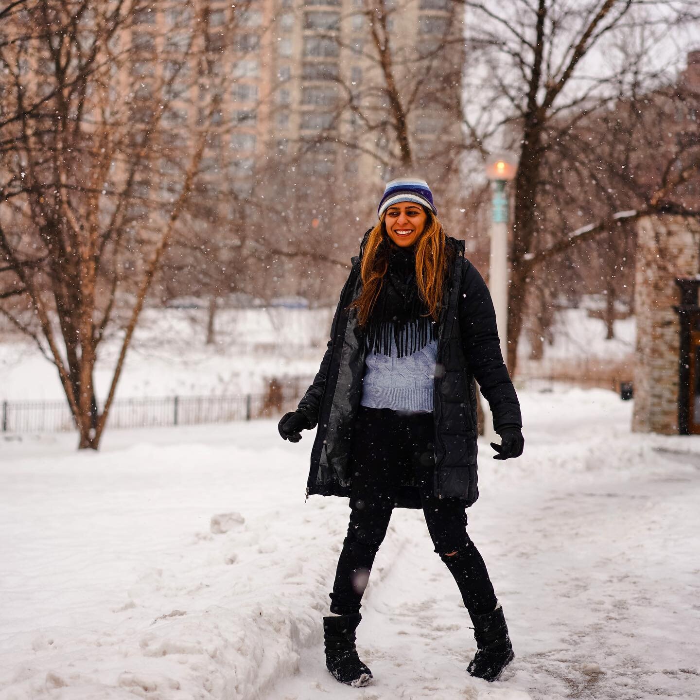 When life gives you lemons and you can&rsquo;t plant your feet forward correctly, just look ahead, acknowledge your emotions, and share your vulnerabilities, and know you&rsquo;ll be okay! 

This was one my blooper winter shots! 😋
@artybphotography 