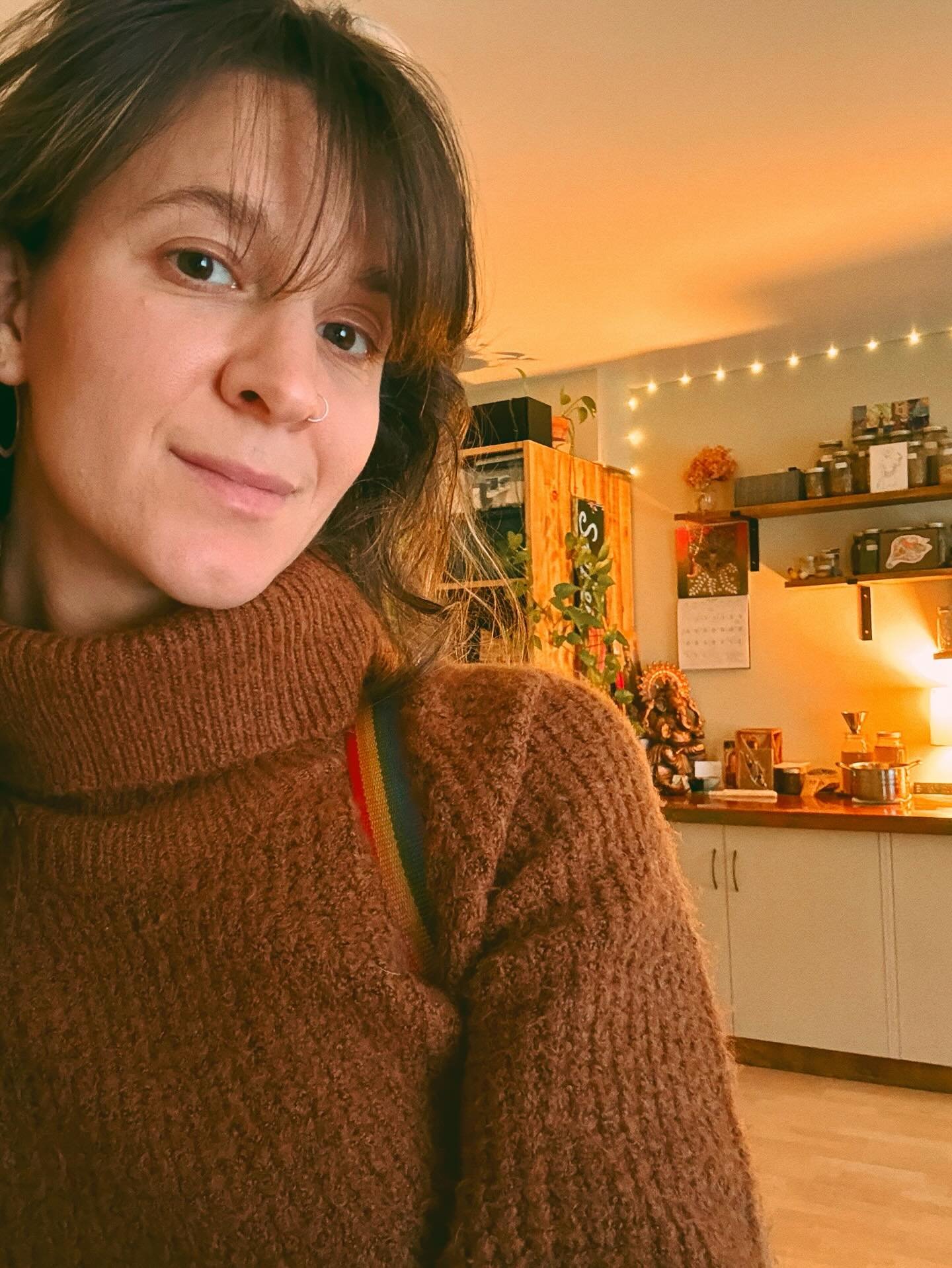 still here 👋🏼 still concocting, still bodyworking, still Ayurveda&rsquo;ing, still agonizing over the fact that I&rsquo;ll prob always be a bad &lsquo;grammer 😅

It&rsquo;s all good, and it&rsquo;s all in alignment with this general decades-long g