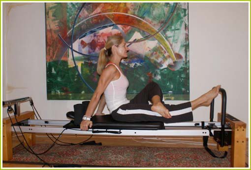 Piriformis_Stretch_1_Marjolein_Brugman_Stretching_Aeropilates.jpg