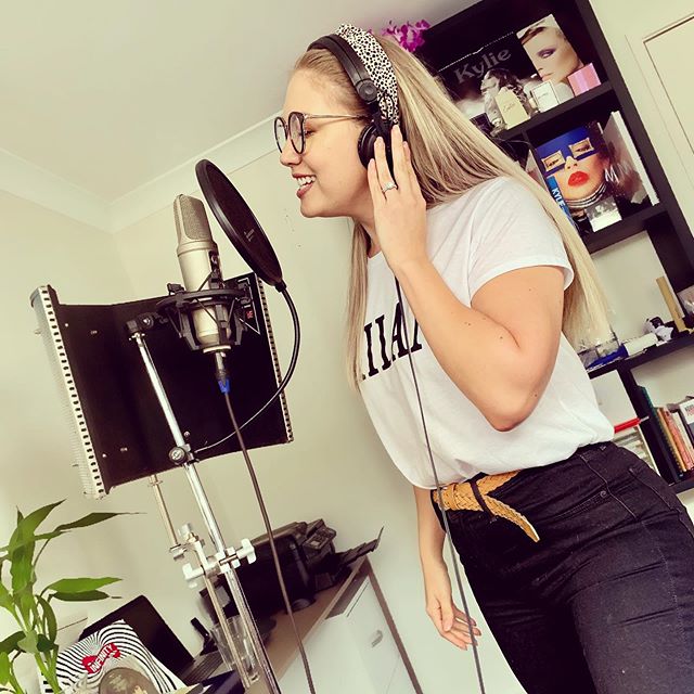 @mrskirstenswann laying down those vocals like a BOSS!!! Thankyou miss you are incredible in every way 👌🎤🙌💕 #chadtrententertainment #chadtrent #amplifyband #sangday #recordingstudio #homestudio