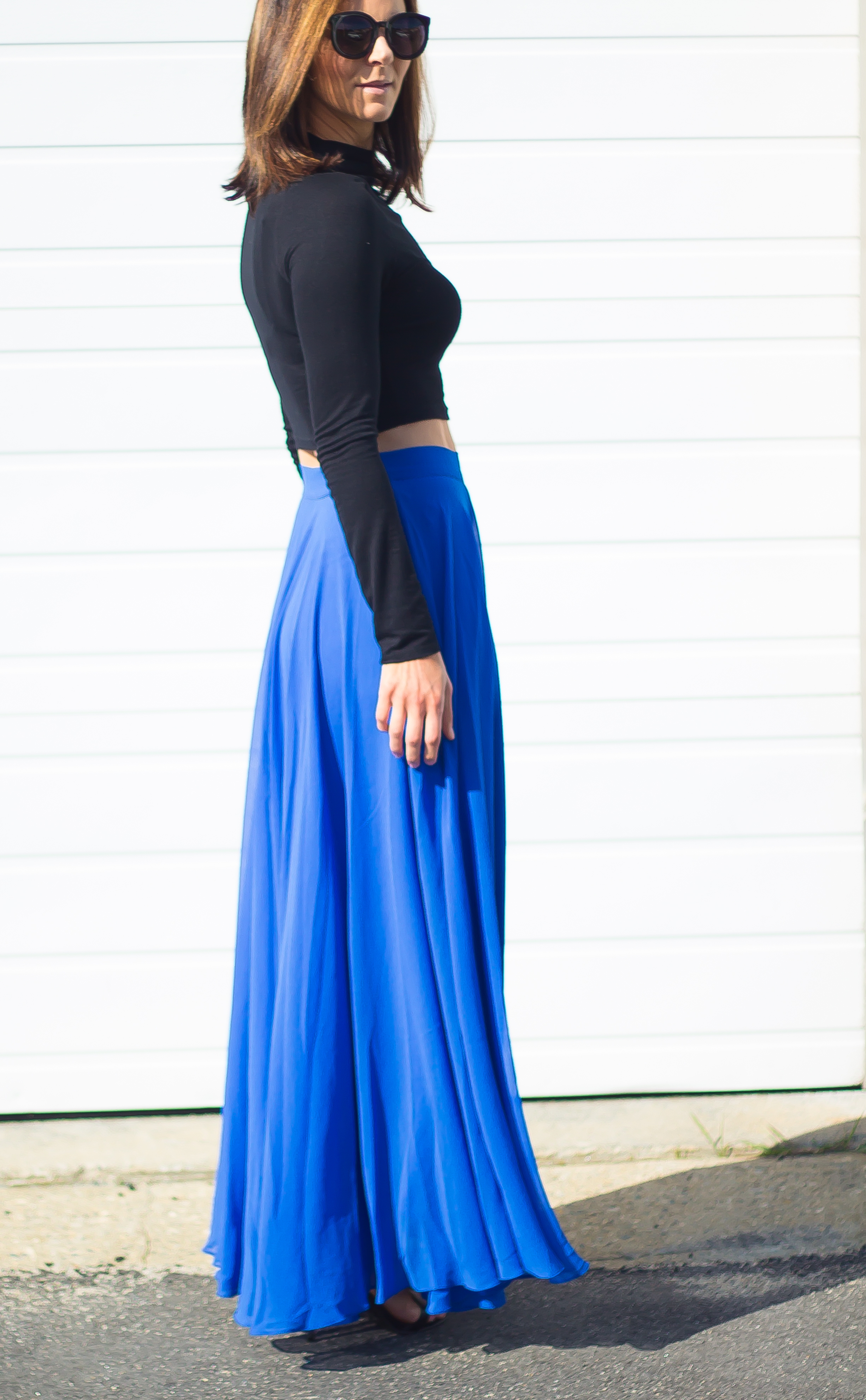Maxi Skirt Outfits – Blue Maxi Skirt Outfits – Fashion for Women – Date Night Outfits – Summer Outfits – Black Crop Top Outfits – heartandseam.com #heartandseam #morninglavender