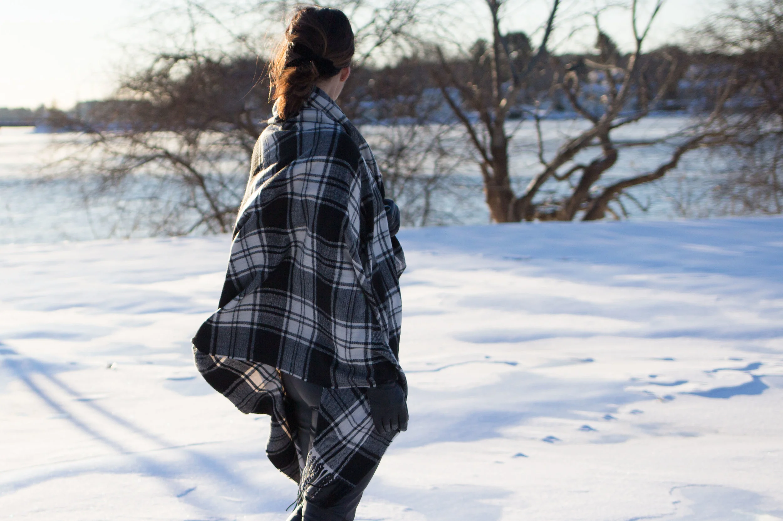 Casual Friday Outfits - Casual Outfits - Casual Weekend Outfits - Hunter Boots Outfit - Leather Legging Outfits - Blanket Scarf Outfits - Winter Outfit Ideas- Fashion for Women - heartandseam.com #heartandseam