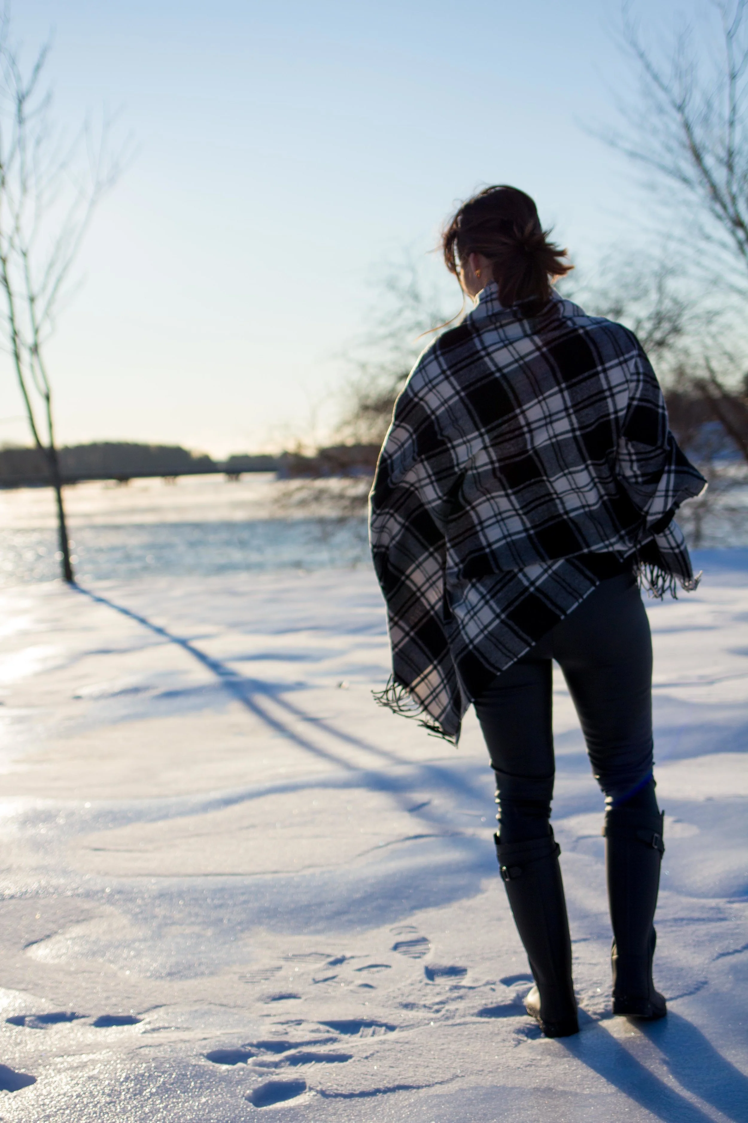 Casual Friday Outfits - Casual Outfits - Casual Weekend Outfits - Hunter Boots Outfit - Leather Legging Outfits - Blanket Scarf Outfits - Winter Outfit Ideas- Fashion for Women - heartandseam.com #heartandseam
