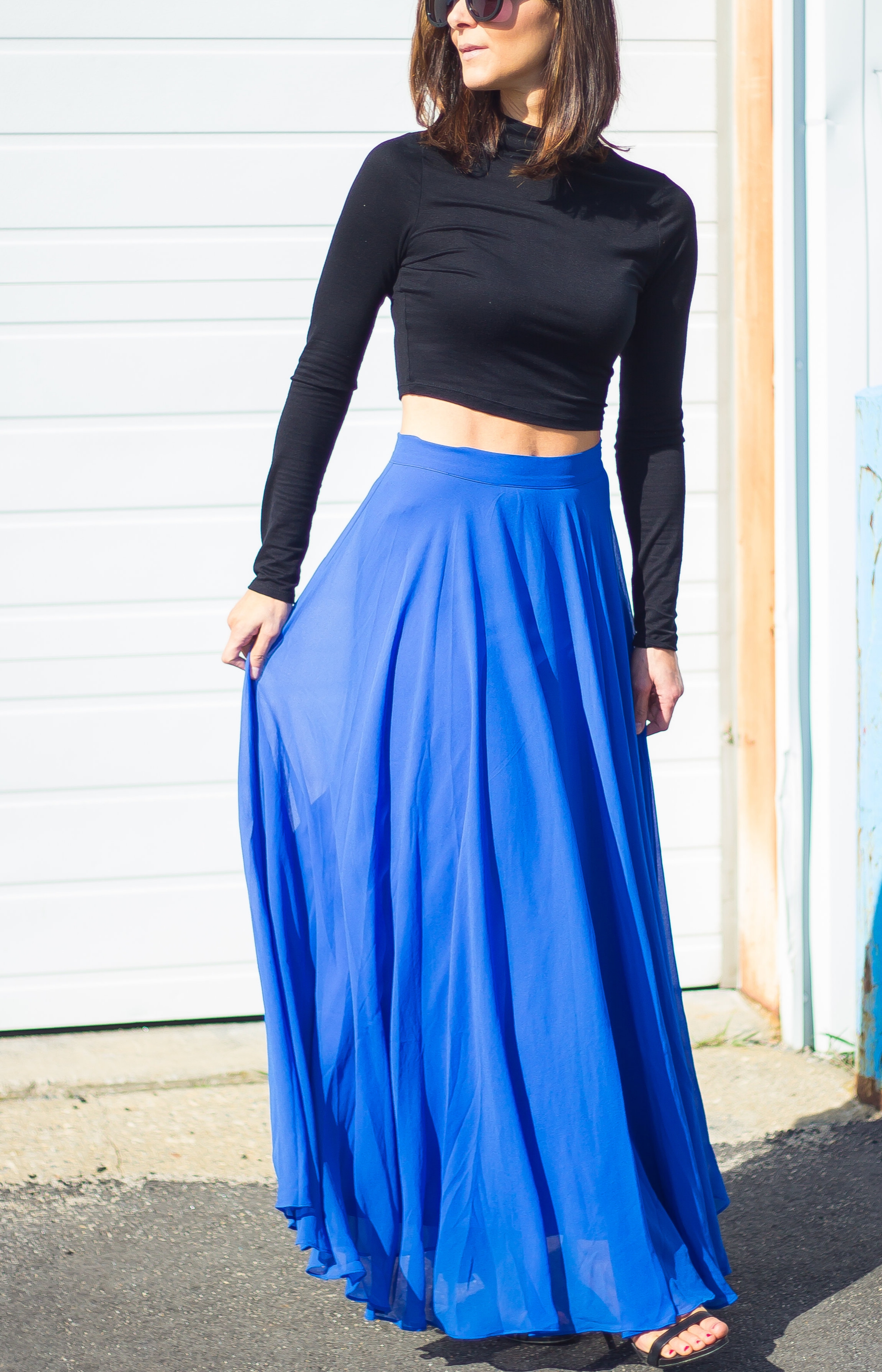 Maxi Skirt Outfits – Blue Maxi Skirt Outfits – Fashion for Women – Date Night Outfits – Summer Outfits – Black Crop Top Outfits – heartandseam.com #heartandseam #morninglavender