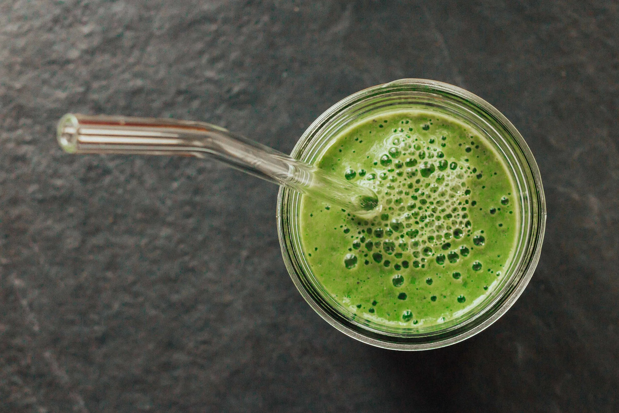 Green Smoothie Recipe - Vegan Smoothie Recipe - Anti-Inflammatory - Protein Smoothie Recipes - www.heartandseam.com #heartandseam #smoothies #plantbased