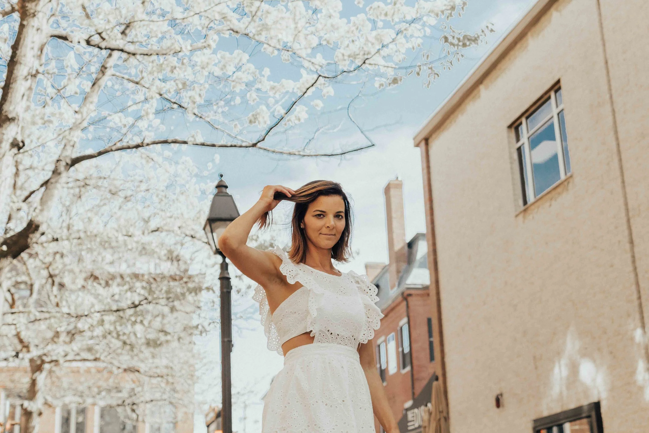 White Dress Outfits - Summer Outfits - White Dresses for Summer - Fashion for Women - White Dresses - www.heartandseam.com - #heartandseam #whitedresses