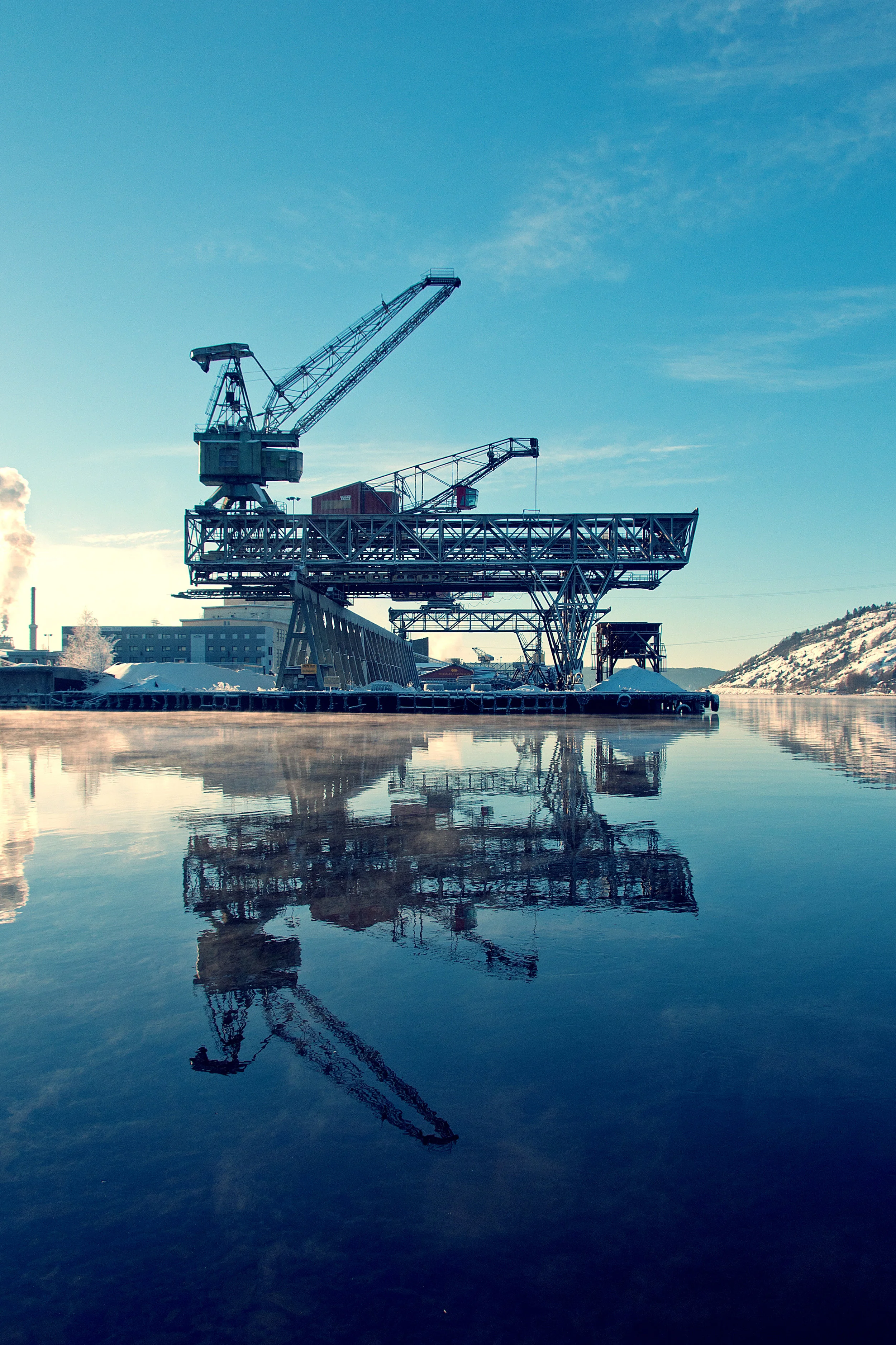 Cranes in winter, Tinfoskaia, Porsgrunn