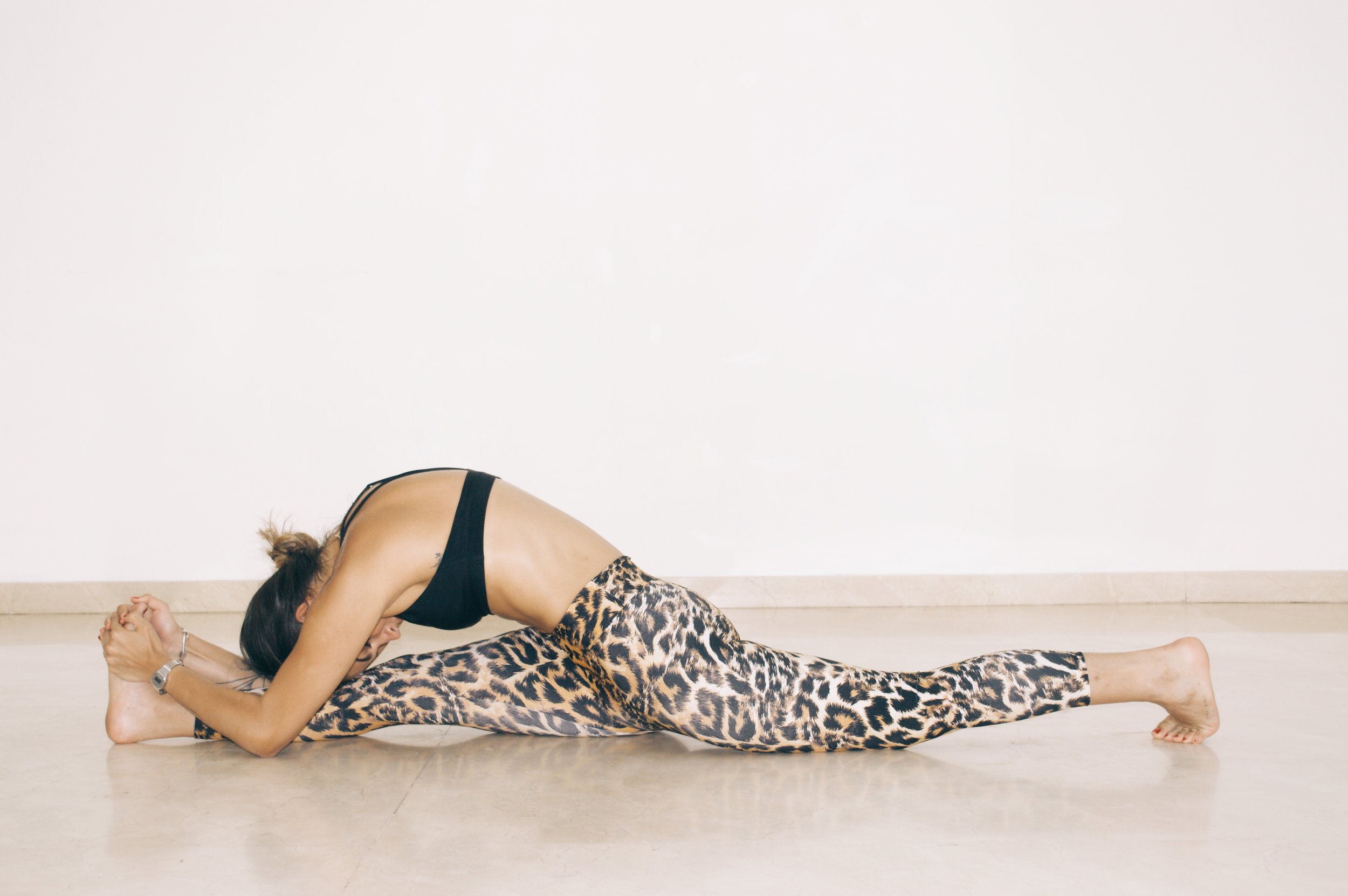 Purna Vivhaktapada Janushirasana