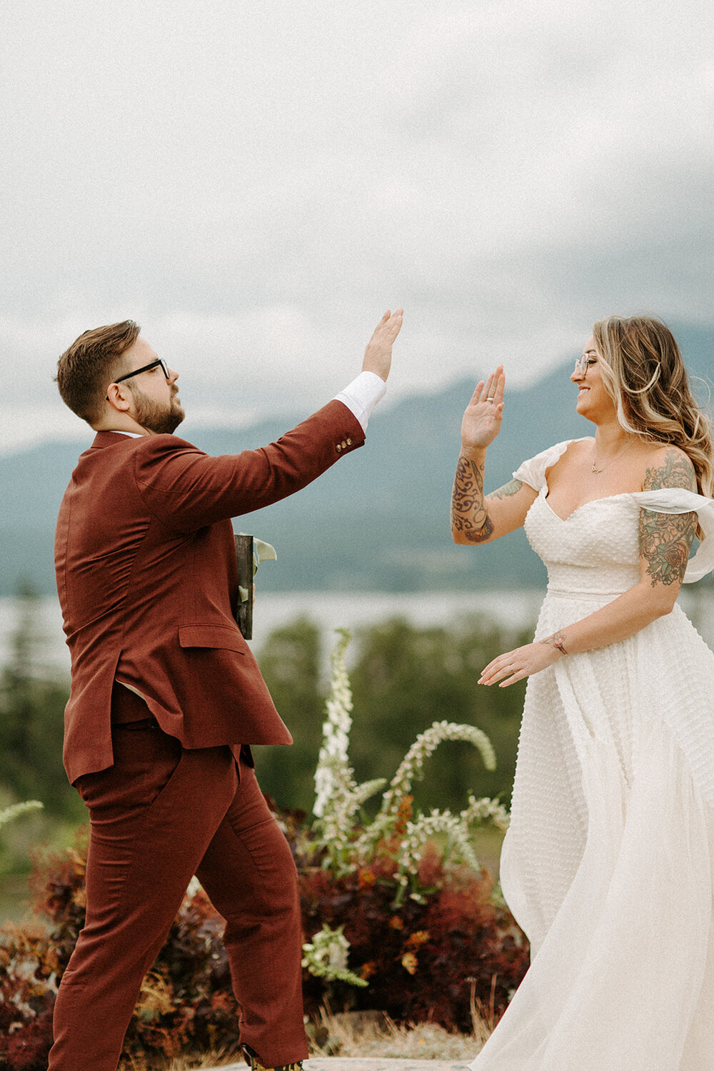 Columbia_Gorge_kamea_events_wedding_planner__Portland_Elopement_Tricia_and_Taylor_Dawn_Charles_Photographer-277.jpg