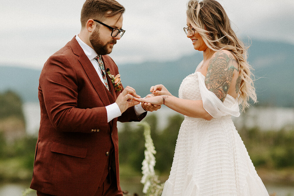 Columbia_Gorge_kamea_events_wedding_planner__Portland_Elopement_Tricia_and_Taylor_Dawn_Charles_Photographer-320.jpg