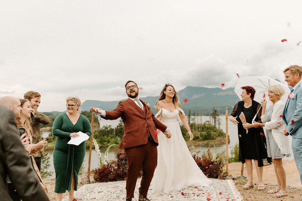 Columbia_Gorge_kamea_events_wedding_planner__Portland_Elopement_Tricia_and_Taylor_Dawn_Charles_Photographer-335.jpg