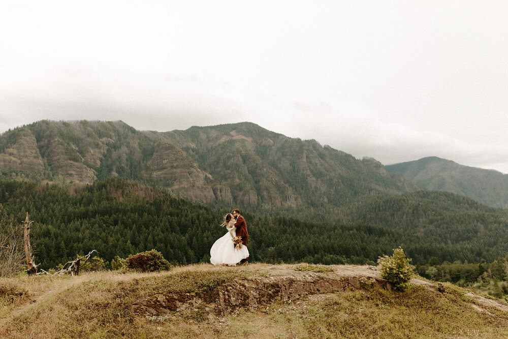 Columbia_Gorge_kamea_events_wedding_planner__Portland_Elopement_Tricia_and_Taylor_Dawn_Charles_Photographer-423.jpg