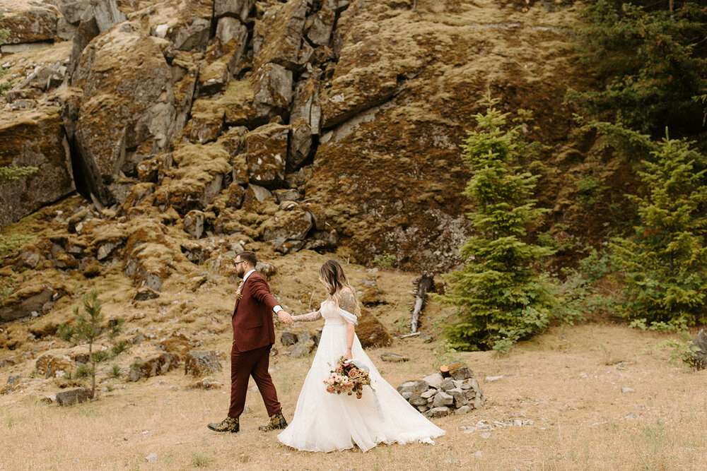 Columbia_Gorge_kamea_events_wedding_planner__Portland_Elopement_Tricia_and_Taylor_Dawn_Charles_Photographer-452.jpg