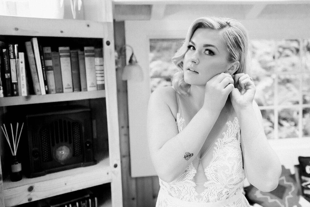 kamea_events_portland_wedding_planner_rosencrown_photography-getting-ready-38.jpg