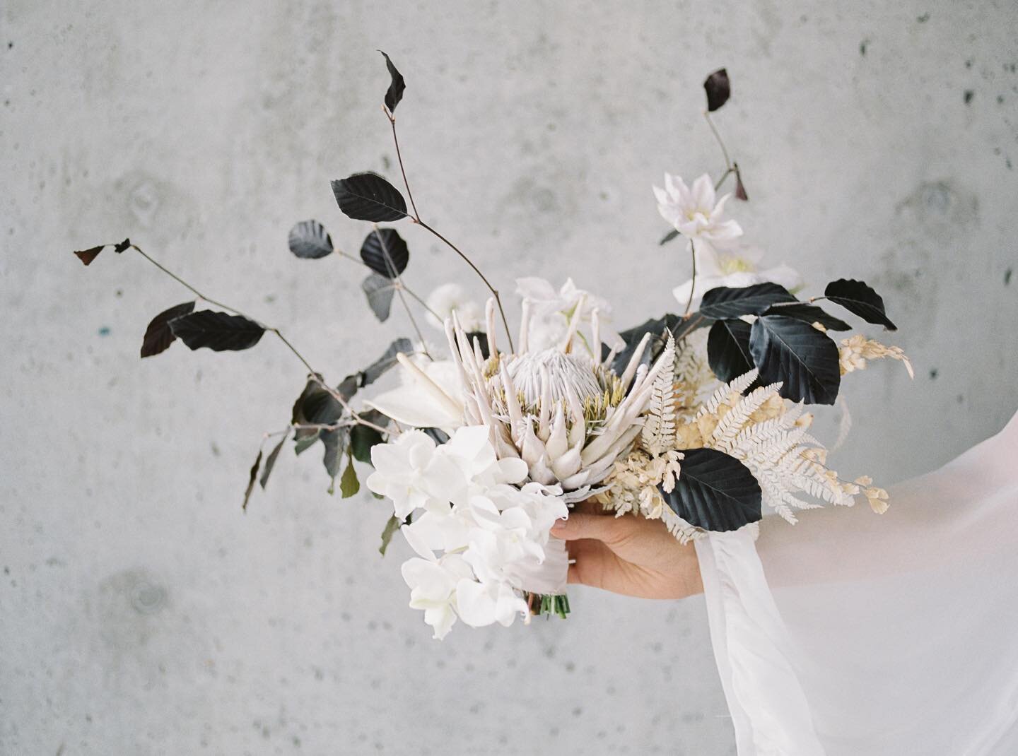 The textures in this bouquet are everything. Proof that neutral most definitely does not equal boring.
.
.
.

Photographer | @ashleycookphoto
Venue | @jupiterhotel
Florist | @wildflower_portland
Cake | @dreamcakespdx
Rentals | @greatjonesnw
Gown | @a