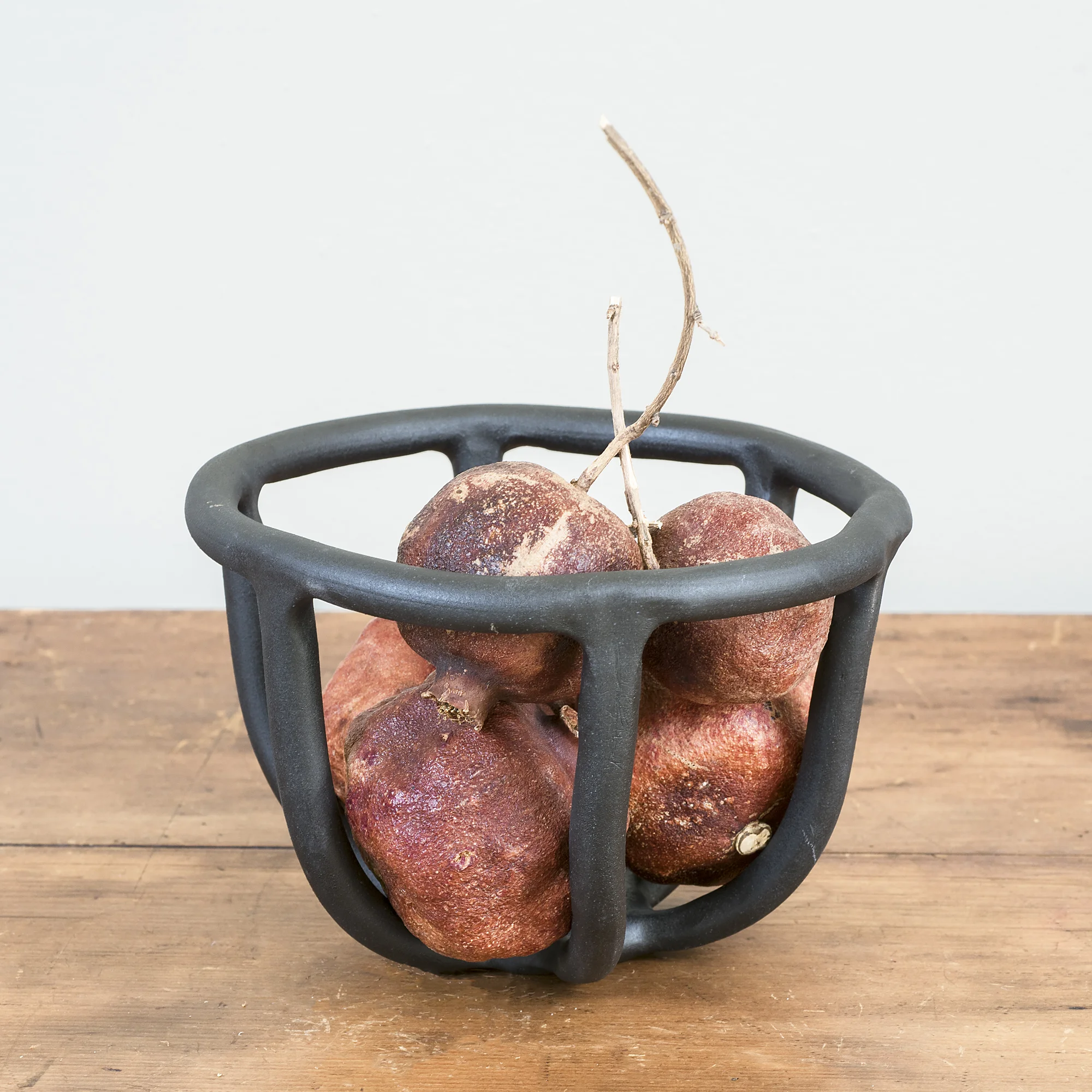 _DSC8100_black ceramic bowl, 2000 px 300 dpi.jpg