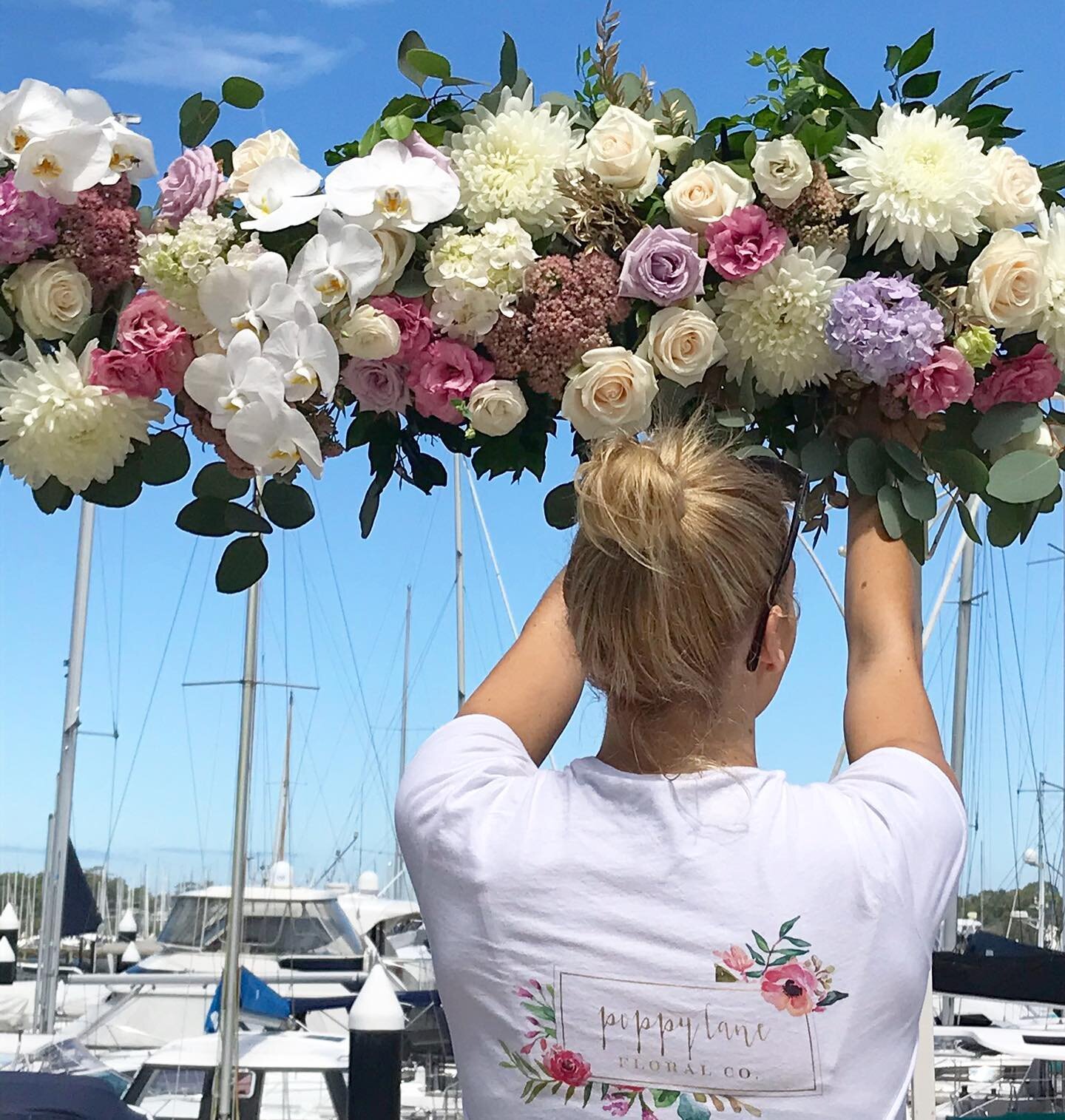 Missing making your wedding flowers 💭 But can&rsquo;t wait to get back to it (hopefully) soon!
.
.

#sydneyweddings #weddingflorist #sydneyflorist #sydneyweddingflowers #weddingday #floralstyling #floralstylingsydney 
#weddingstyle #bouquet #bridesf