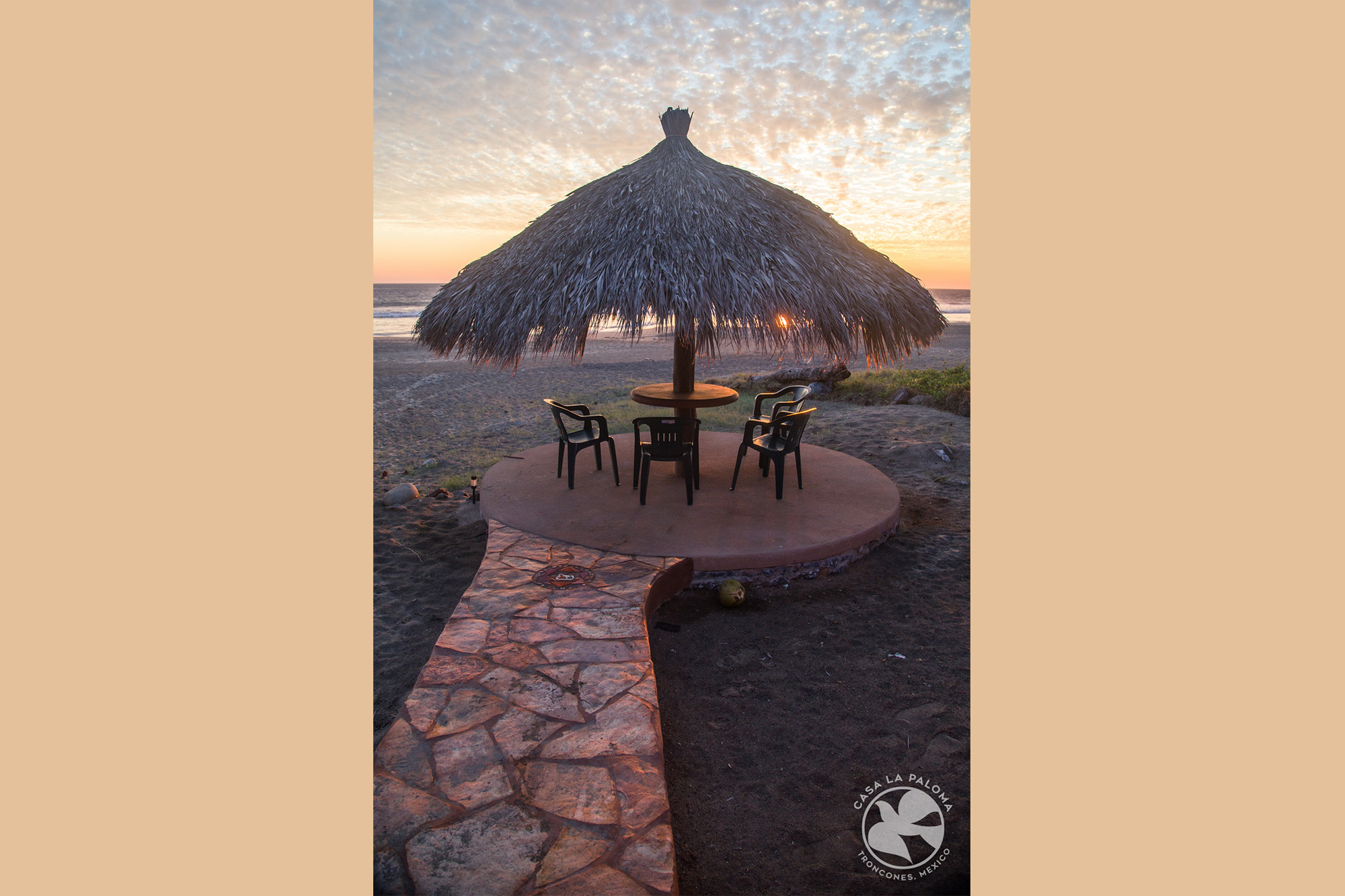 Palapa with table and chairs