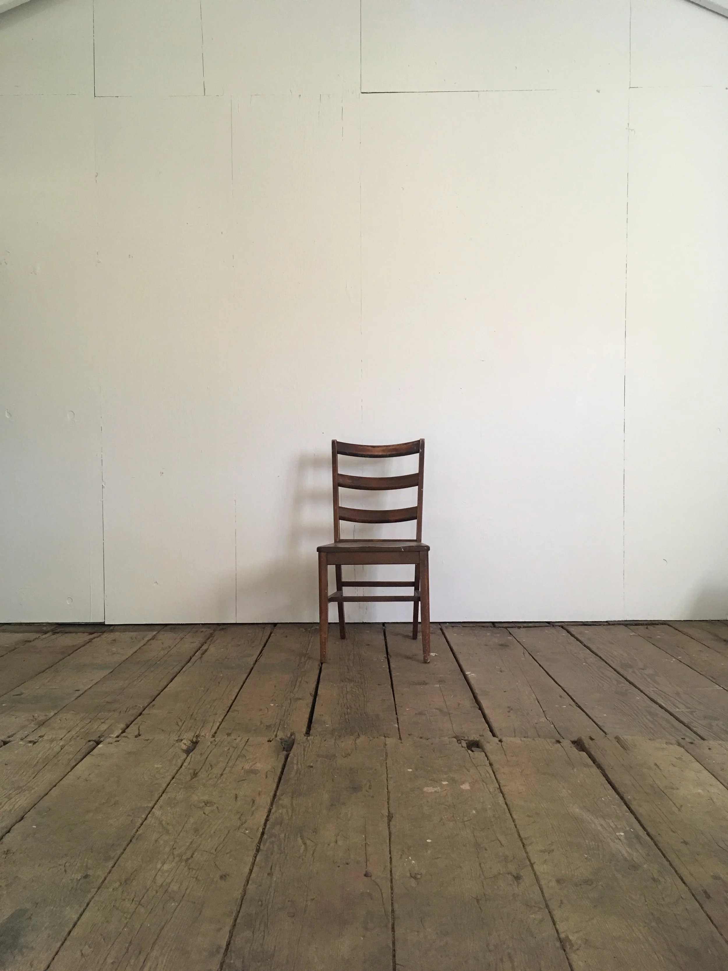 PHOTO chalk hill - studio - jumping chair onlyJPG