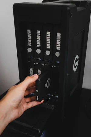 Slide a G-DRIVE SSD into the ev Series Bay Adapter, located in the front of the Shuttle XL