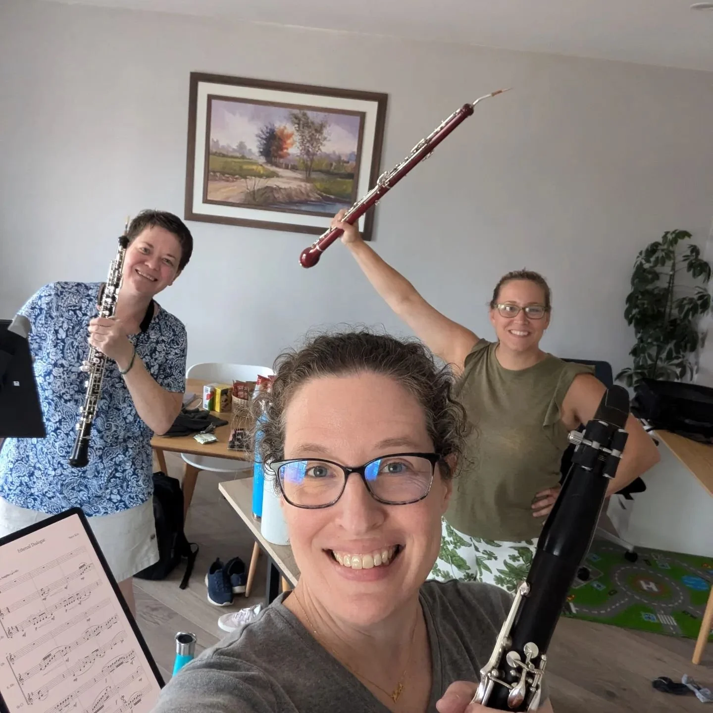 When you are a traveling trio, a lot of rehearsals happen in Airbnb living rooms. We're all together again in Dublin and looking forward to our ClarinetFest performance tomorrow (Saturday) morning at 9:00am in Wicklow 5!

#LarkspurReedTrio #clarinetf