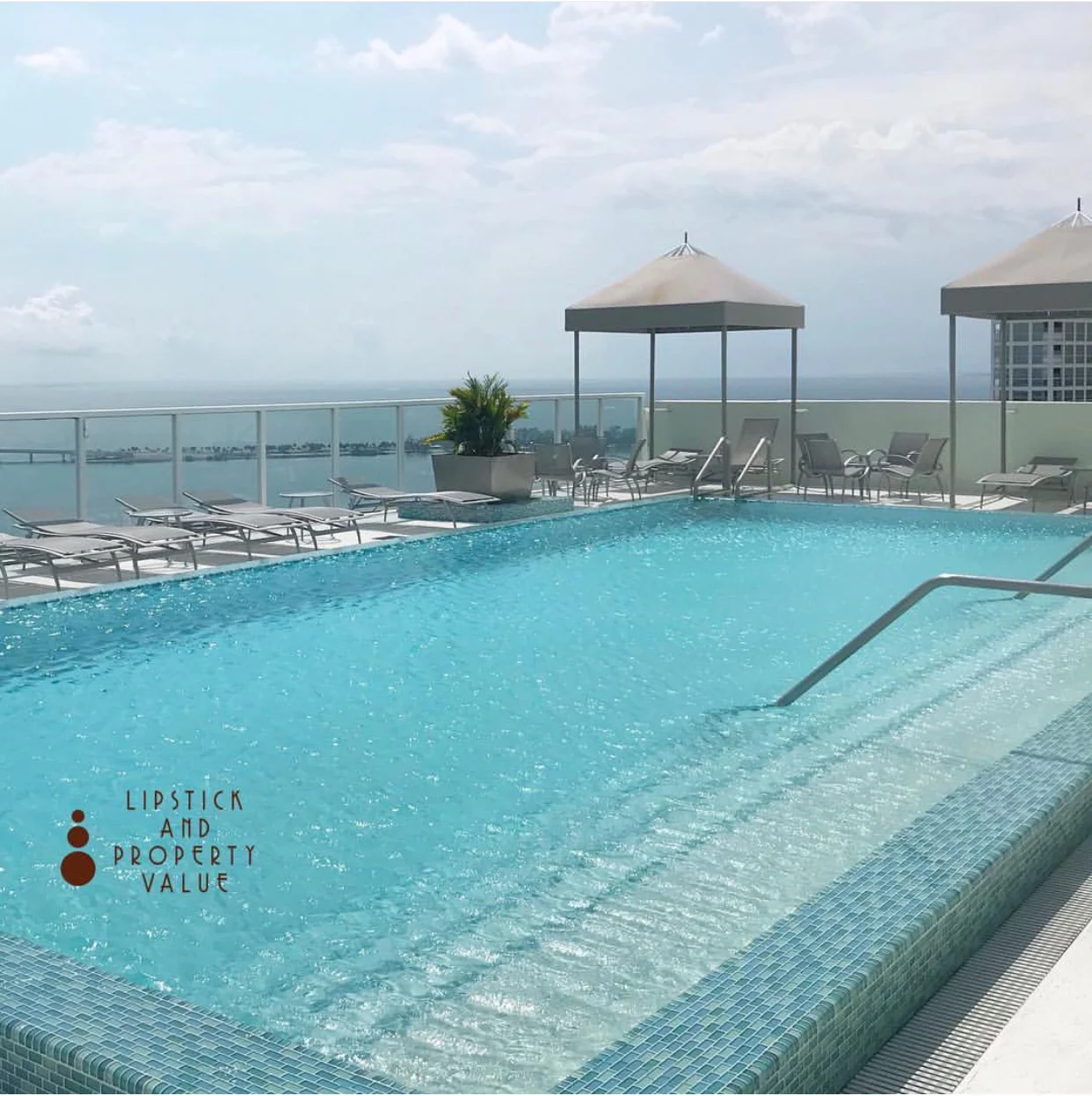 amenities_chill-space-entertaining-pool-Brickell-Emerald-at-Brickell_lipstickandchicspaces.com_lifestyle.jpg
