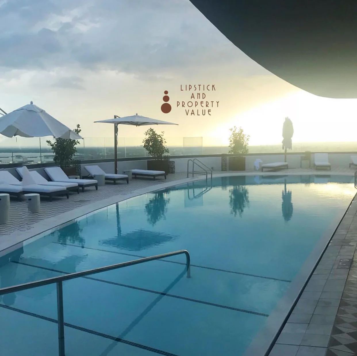 amenities_chill-space-entertaining-pool-Brickell-SLS-Lux_lipstickandchicspaces.com_lifestyle(3).jpg