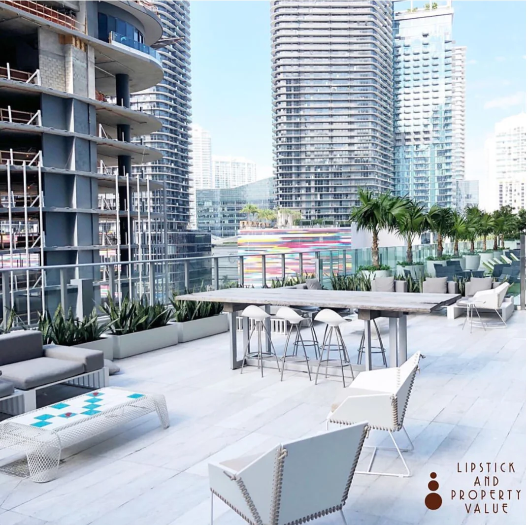 amenities_chill-space-entertaining-lounge-Brickell-1010-Brickell_lipstickandchicspaces.com_lifestyle(1).jpg