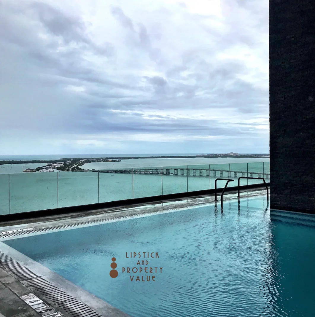 amenities_chill-space-entertaining-pool-Brickell-Echo-Brickell_lipstickandchicspaces.com_lifestyle(2).jpg