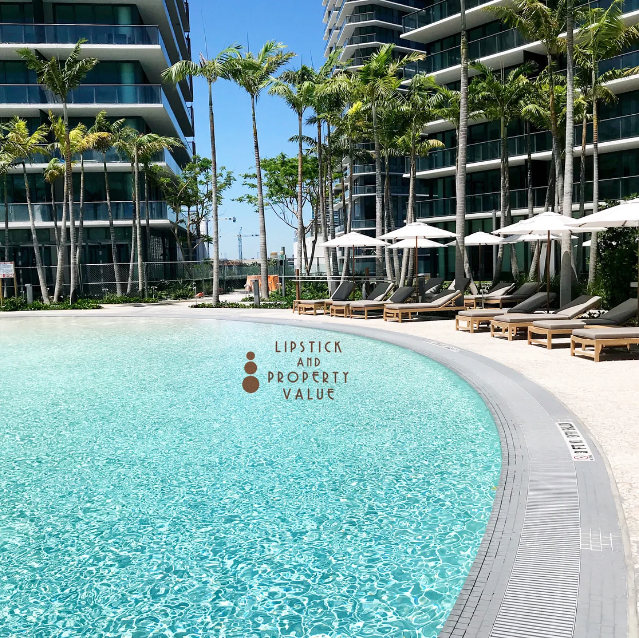 amenities_chill-space-entertaining-pool-Biscayne-Paraiso-Bay_lipstickandchicspaces.com_lifestyle(2).jpg