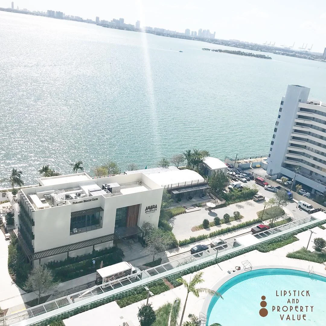amenities_chill-space-entertaining-pool-Biscayne-Paraiso-Bay_lipstickandchicspaces.com_lifestyle(4).jpg