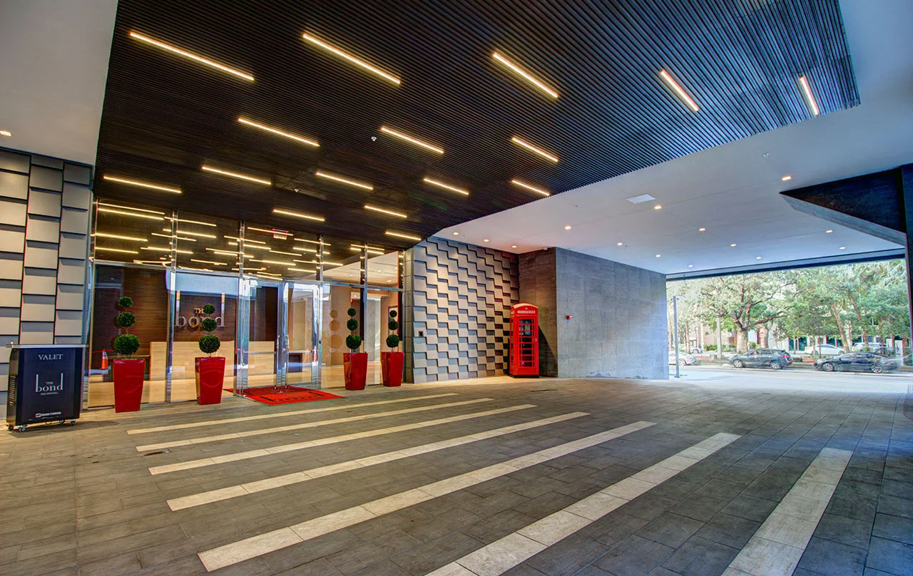 porte-cochere-the-bond-on-brickell-entrance-valet_lipstickandchicspaces.com.jpg