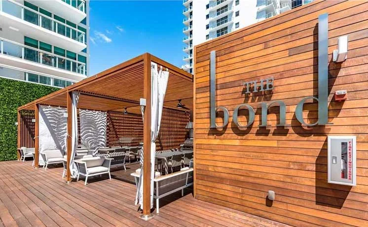 entertaining-the-bond-on-brickell_lipstickandchicspaces.com.jpg