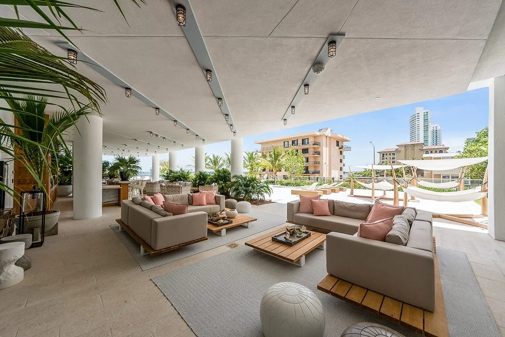 entertaining-biscayne-beach_lipstickandchicspaces.com.jpg
