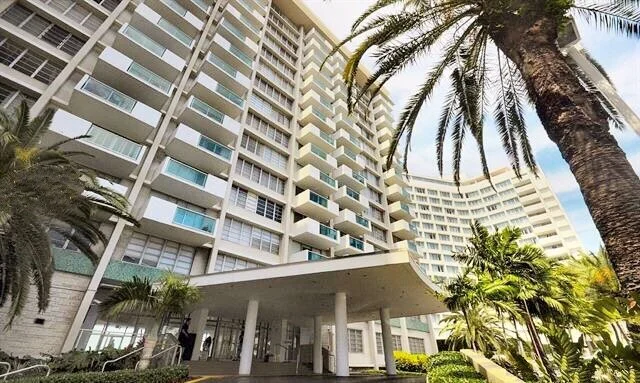 porte-cochere-mirador-1000-entrance-valet_lipstickandchicspaces.com.jpg