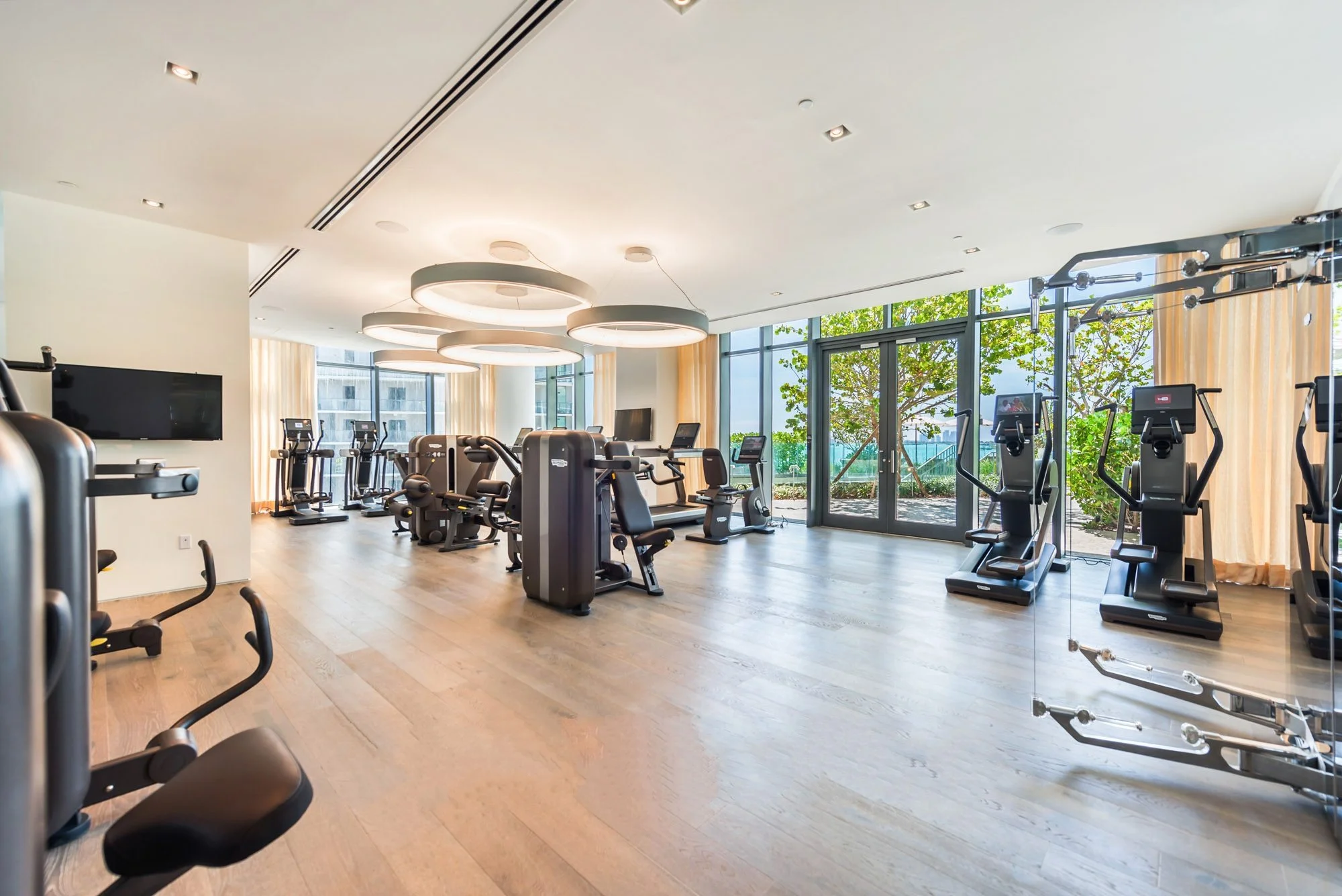 gym-paraiso-bay_lipstickandchicspaces.com.jpg