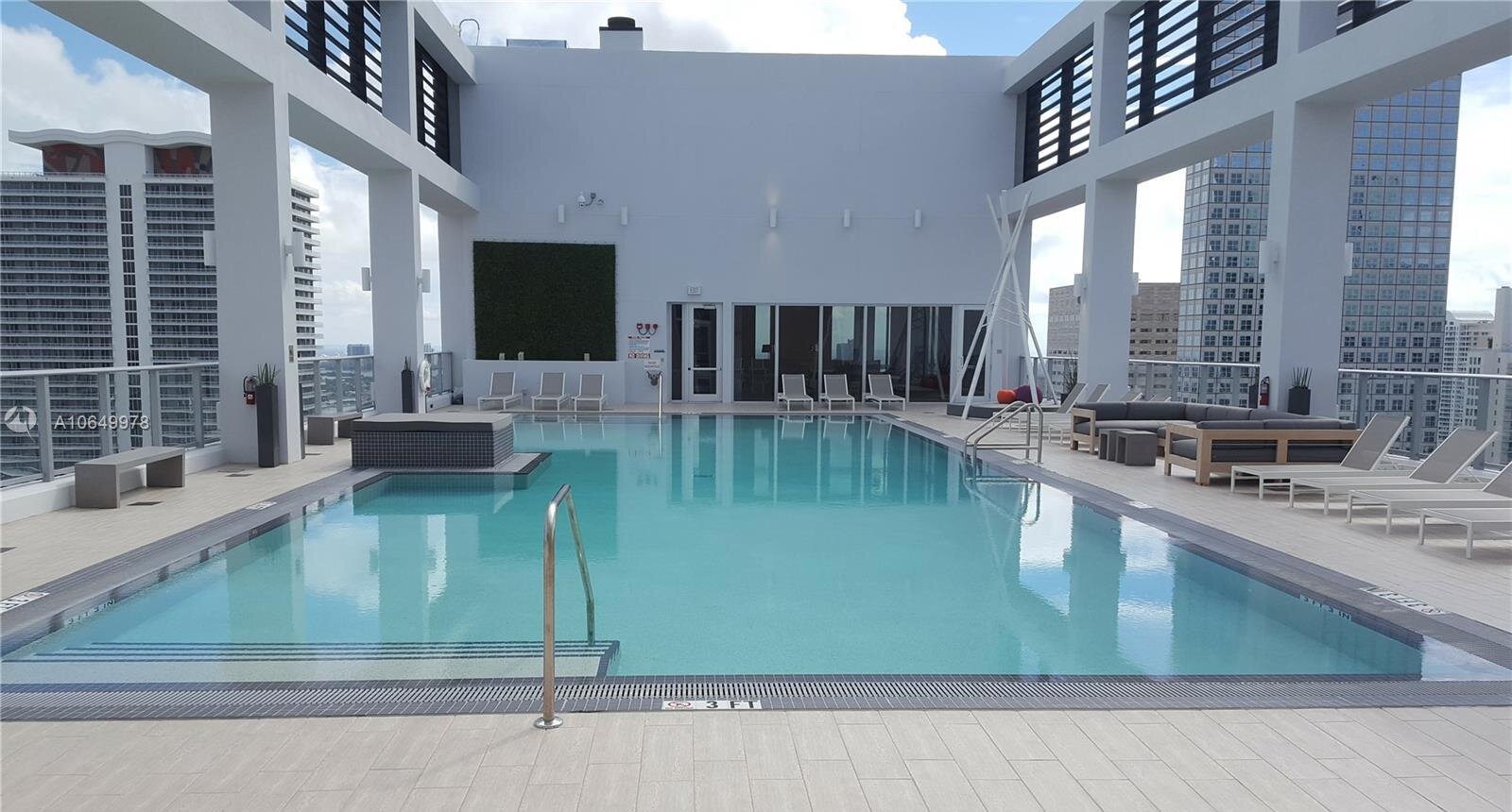 pool-centro-miami_lipstickandchicspaces.com.jpg