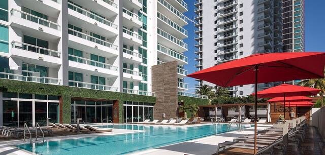 pool-the-bond-on-brickell_lipstickandchicspaces.com.jpg